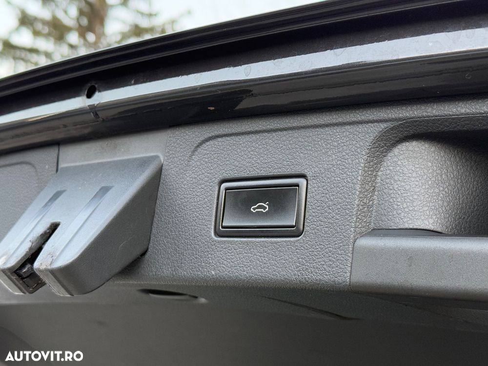 Volkswagen Passat Variant 2.0 TDI DSG R Executive - 13