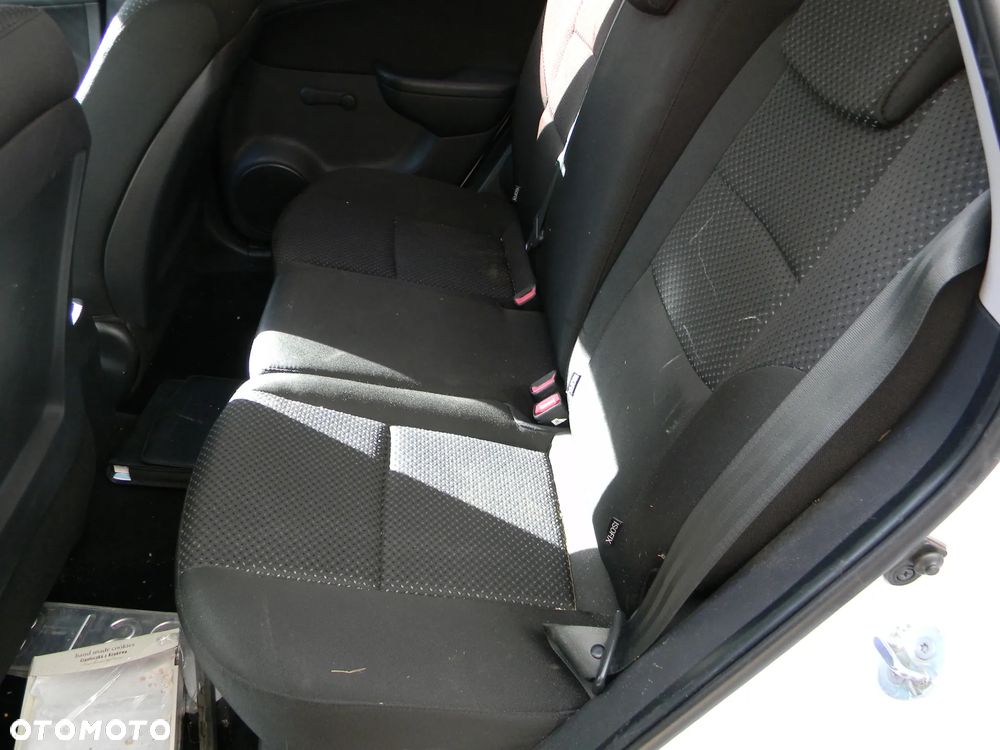 fotele fotel lewy prawy HYUNDAI i30 5D Europa airbag - 3