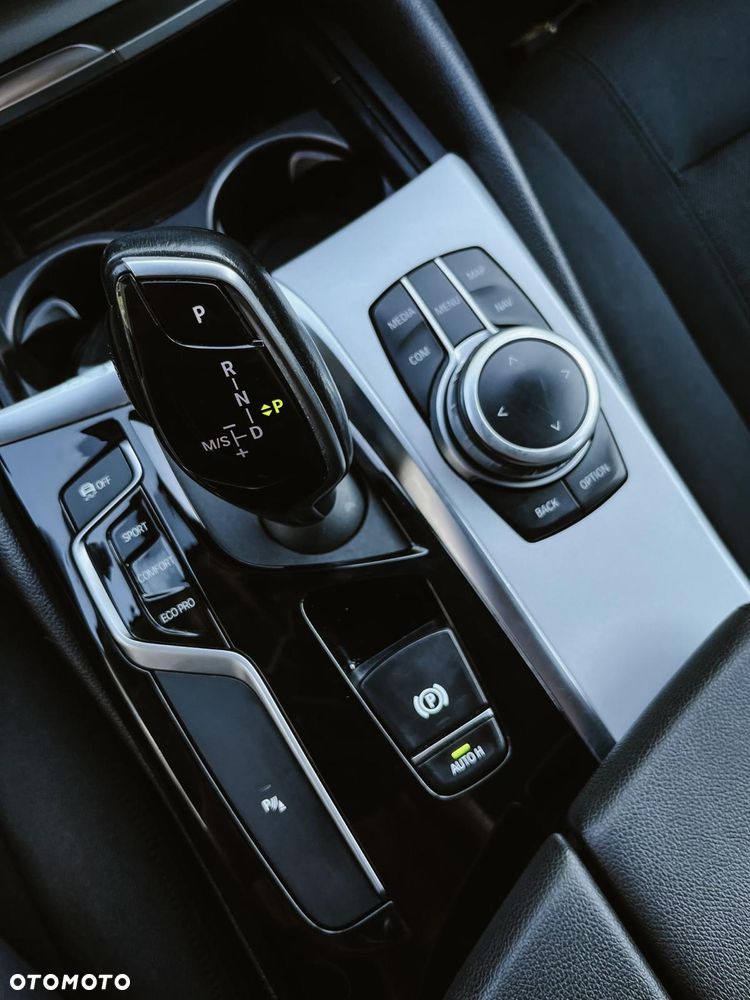 BMW Seria 5 518d - 11
