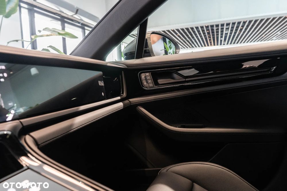 Porsche Panamera 4 E-Hybrid PHEV - 25