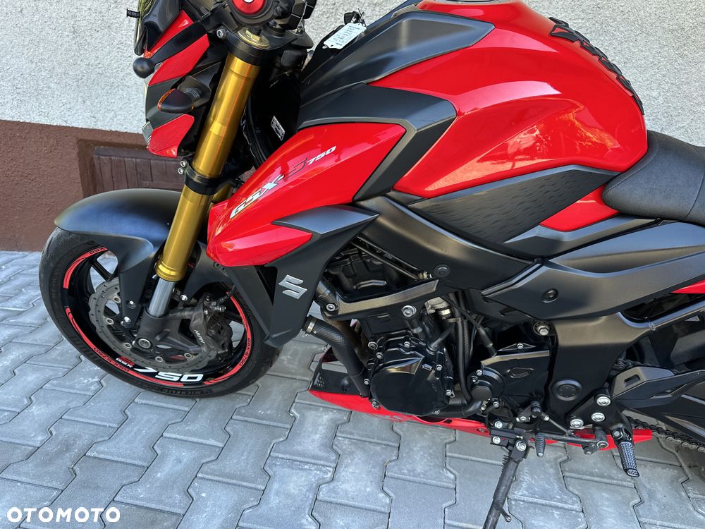 Suzuki GSX - 14