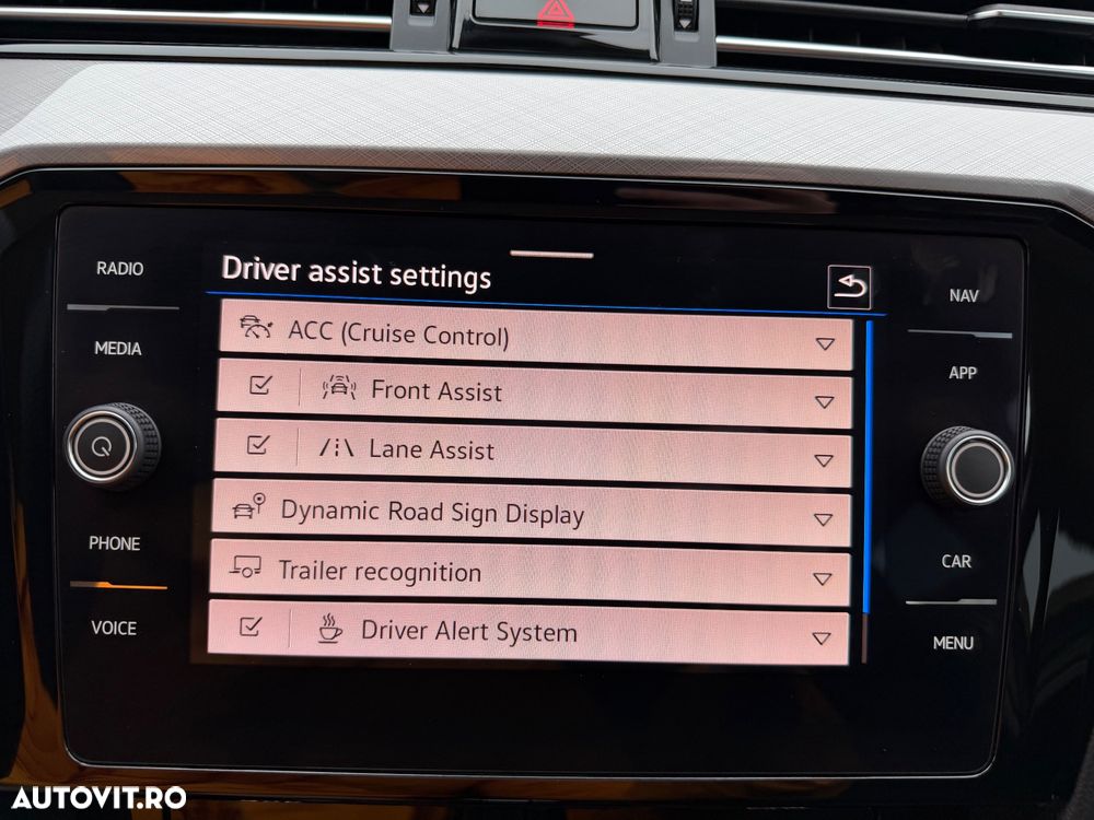 Volkswagen Passat - 32