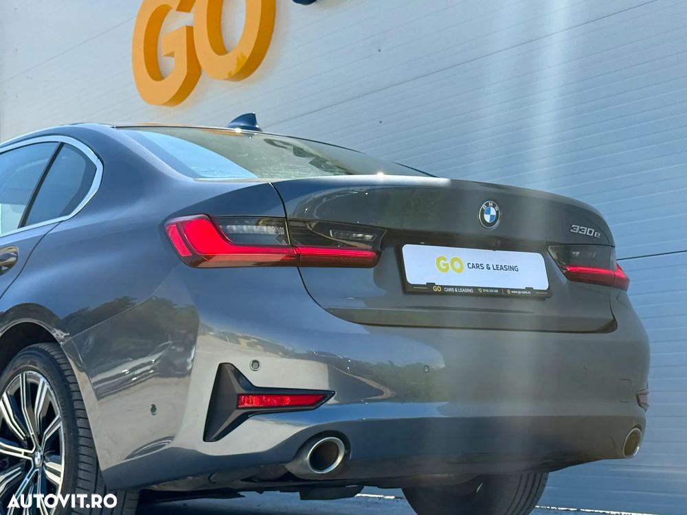 BMW Seria 3 330e Aut. Sport Line - 9