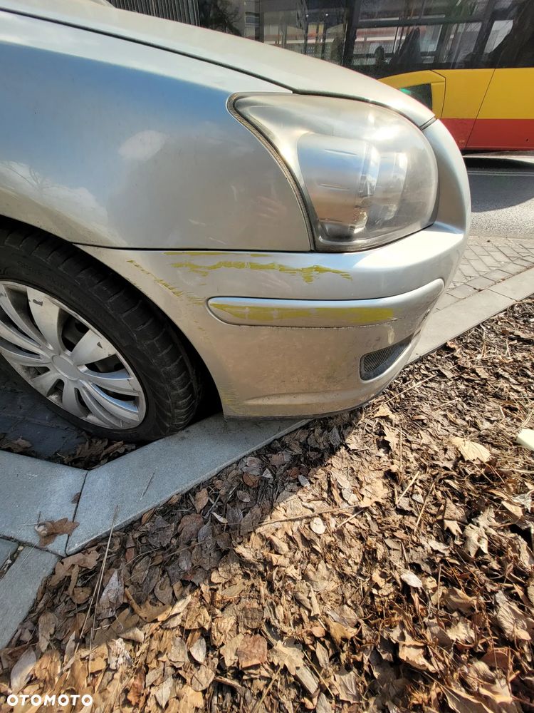 Toyota Avensis 1.8 VVT-i Luna - 4