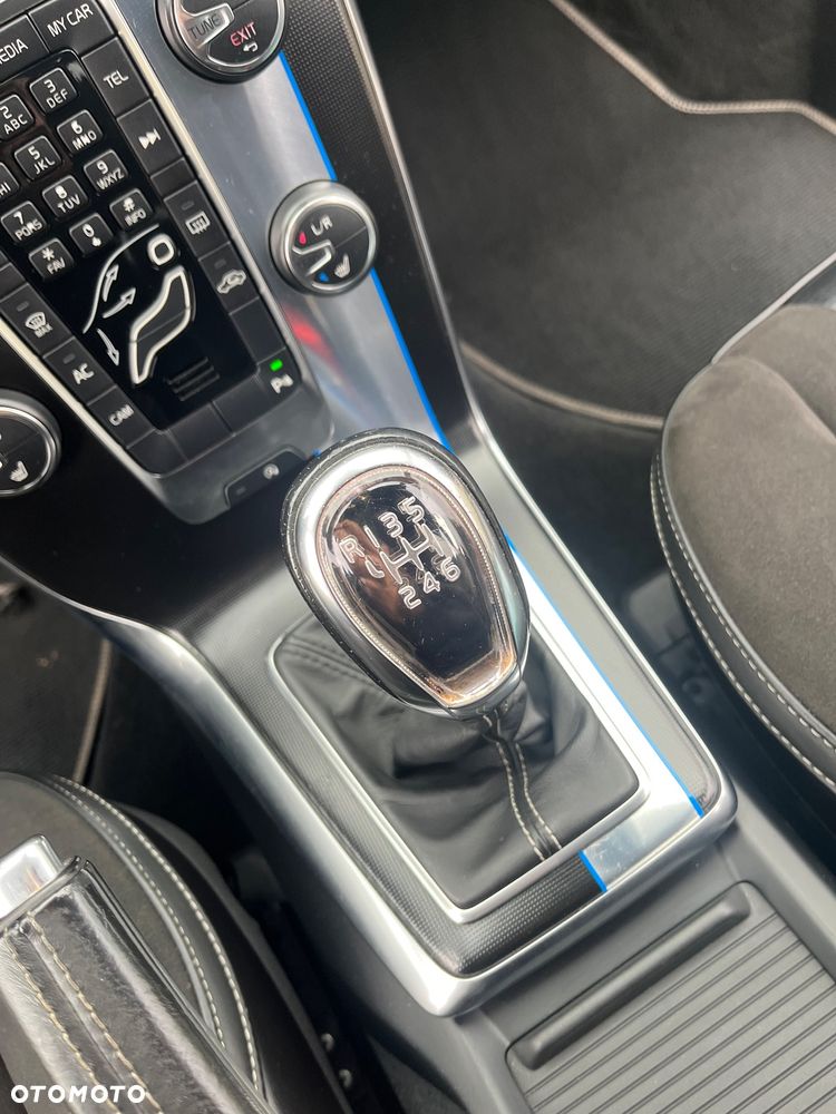 Volvo V40 D2 R-Design - 23