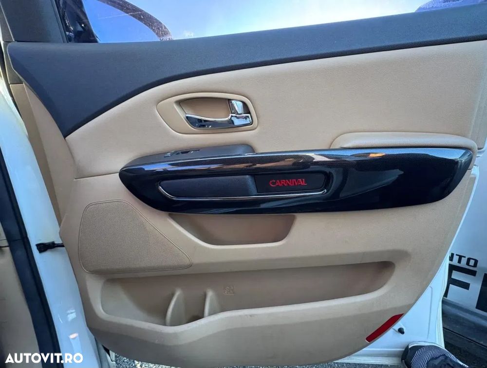 Kia Carnival - 16