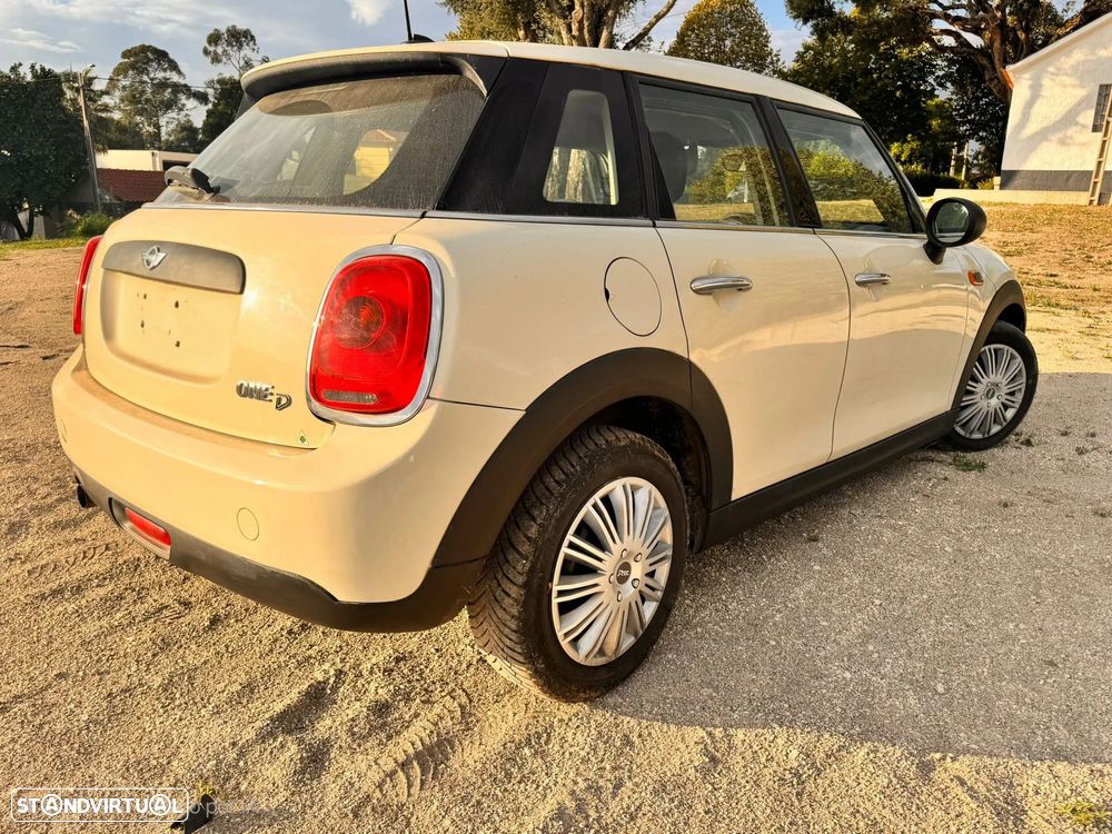 MINI 5 Portas Cooper D - 6