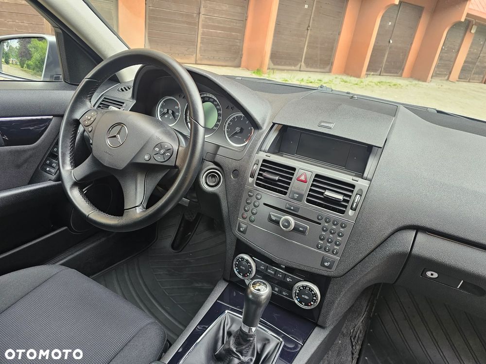 Mercedes-Benz Klasa C 180 Kompressor BlueEFFICIENCY - 27