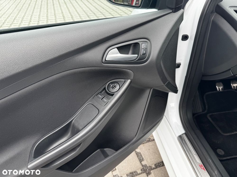 Ford Focus 1.0 EcoBoost Start-Stopp-System ST-LINE - 22