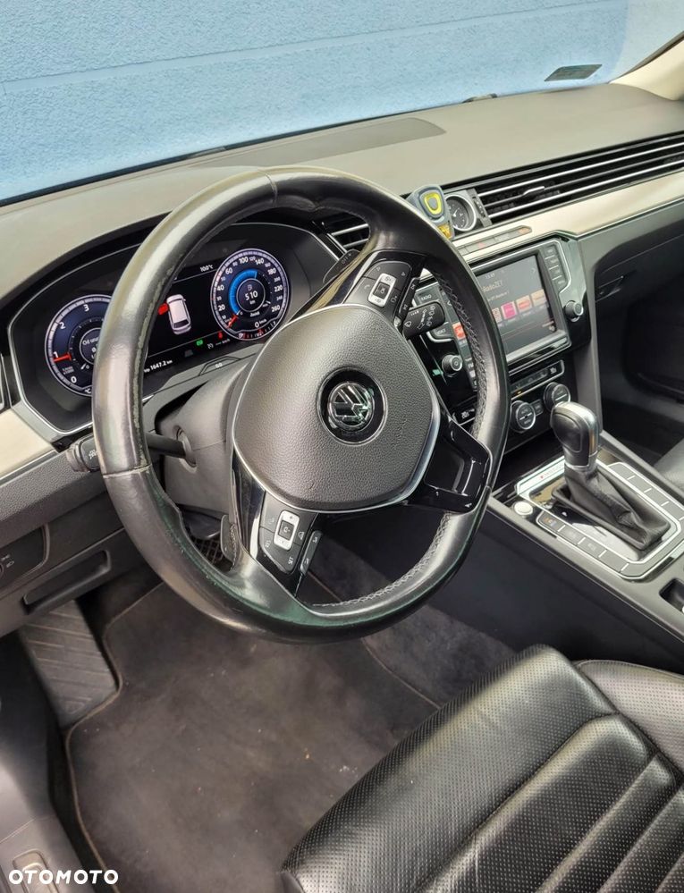 Volkswagen Passat - 4