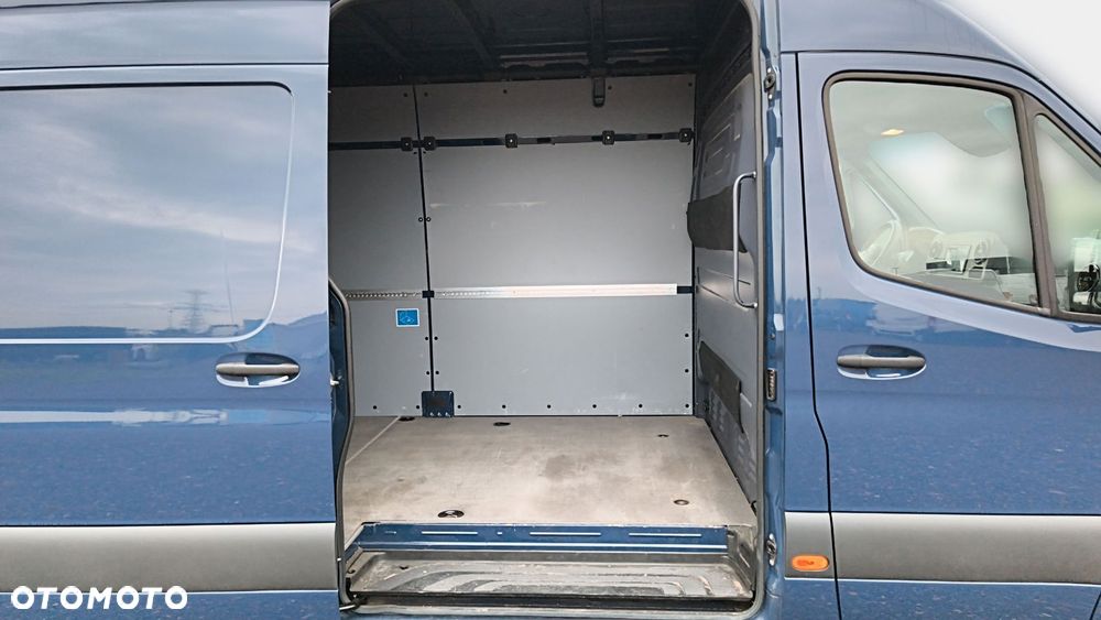 Mercedes-Benz Sprinter - 13