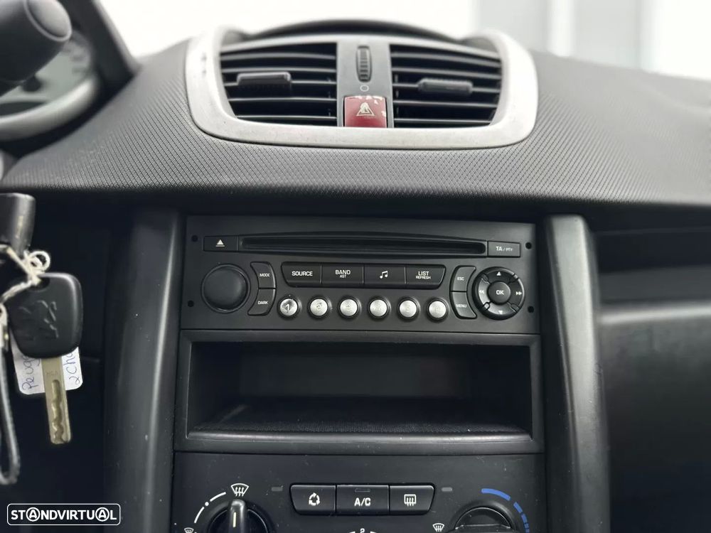 Peugeot 207 1.4 HDi Trendy - 21