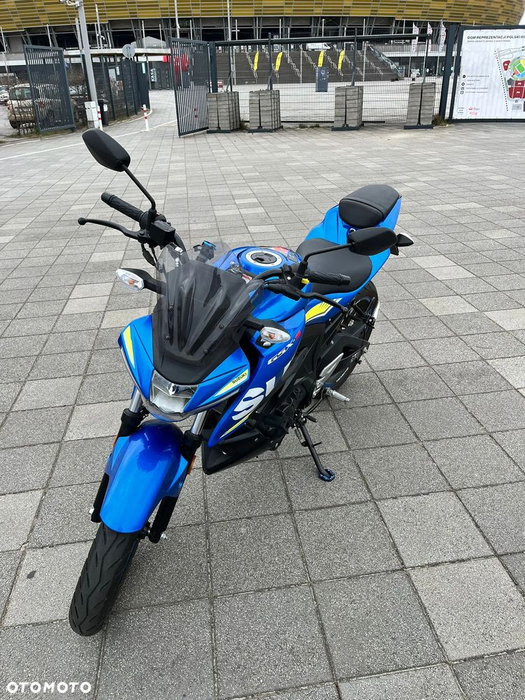 Suzuki GSX - 3