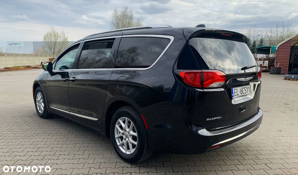 Chrysler Pacifica - 10