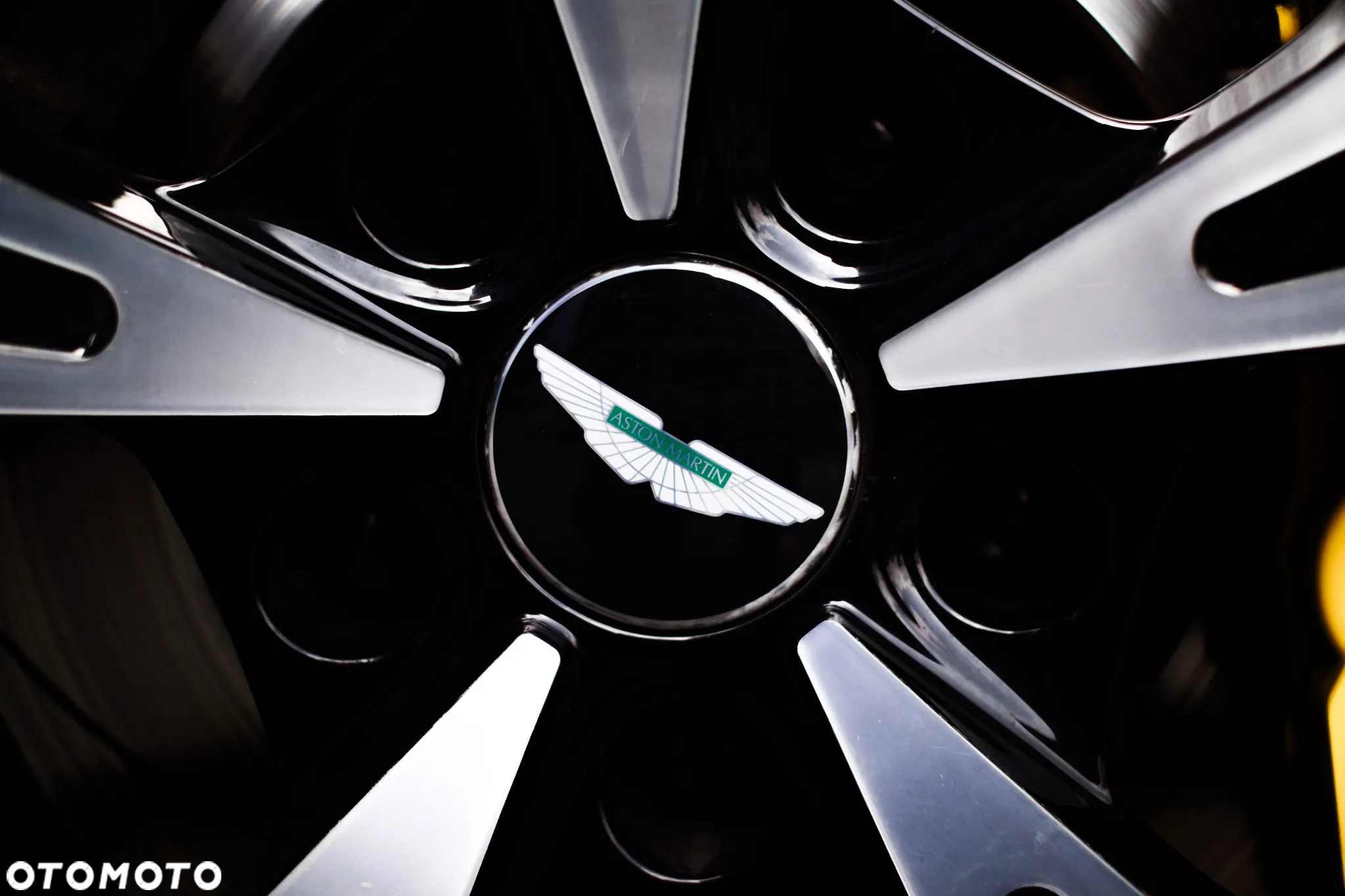Aston Martin DB11 - 7