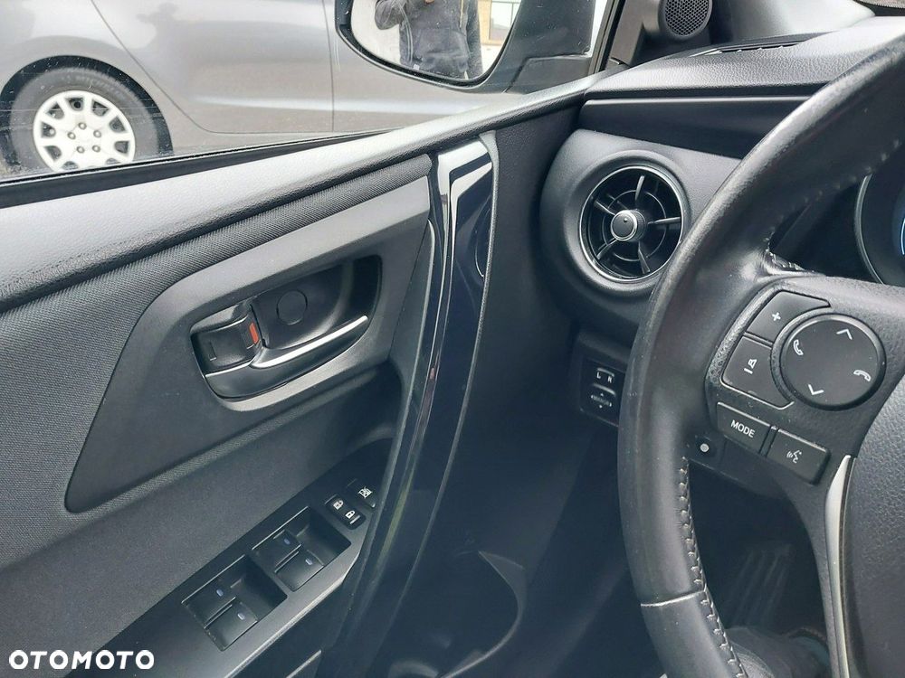 Toyota Auris 1.6 Premium - 26