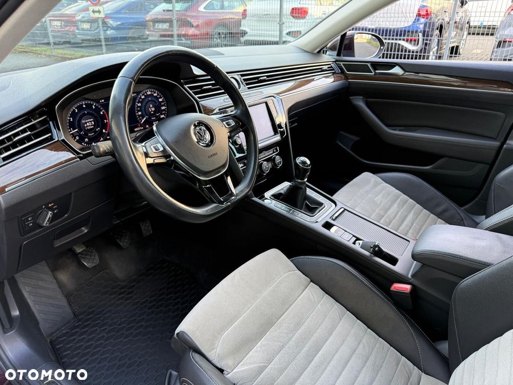 Volkswagen Passat - 9