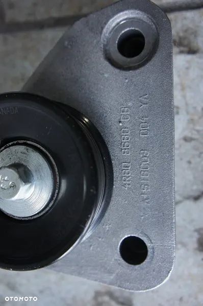 NR 114 Łapa uchwyt mocowanie silnika + rolka JAGUAR XF X250 3.0D 4R8Q8680CB - 4