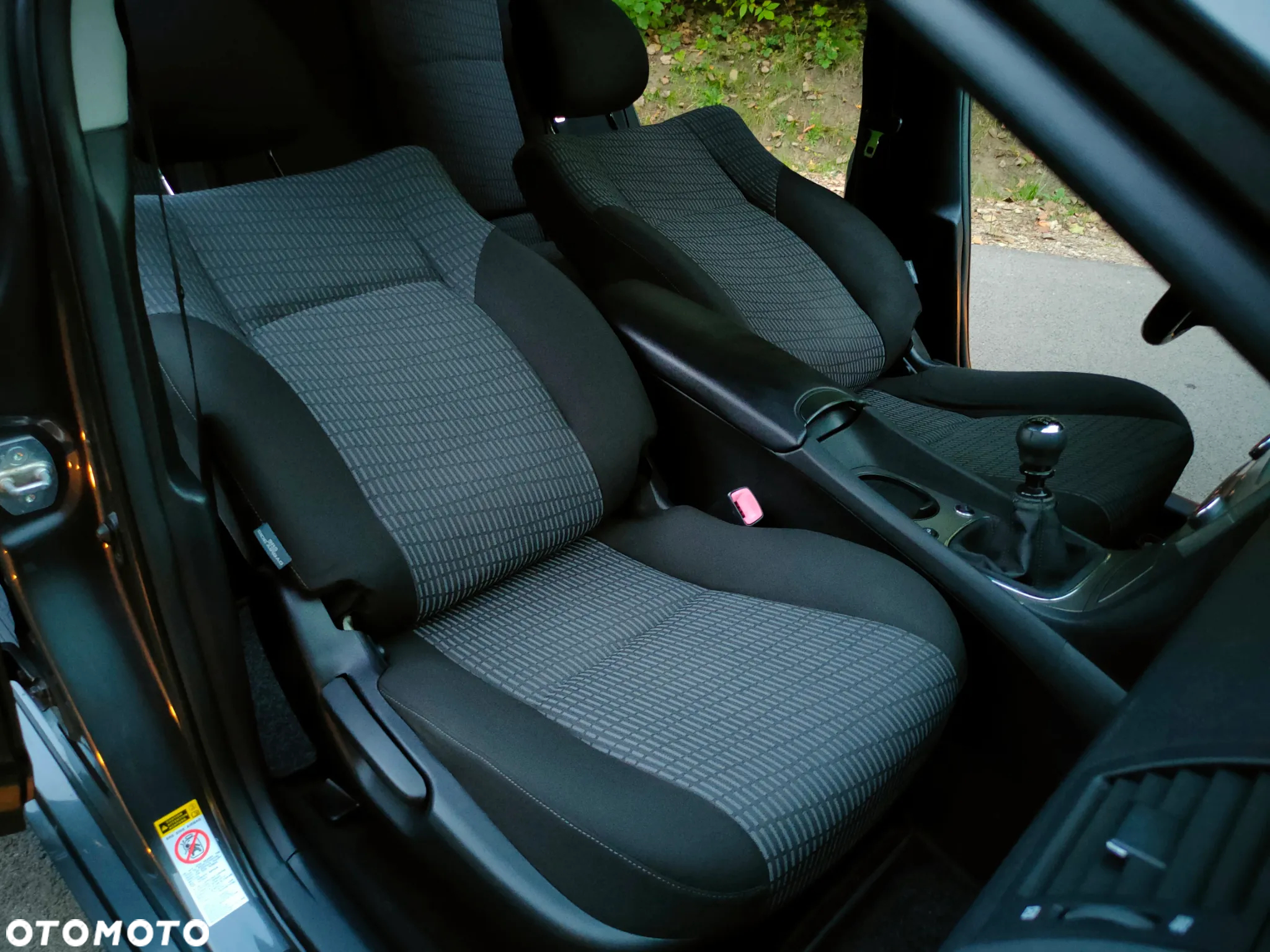 Toyota Avensis 1.8 Sol plus NAVI - 17