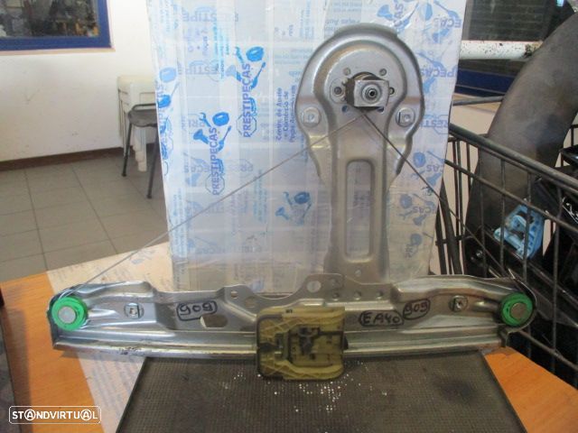 Elevador Manual BM51A2700AC FORD FOCUS  3 FASE 1 2012 1.6 Tdci 95CV 5P BRANCO TD - 3