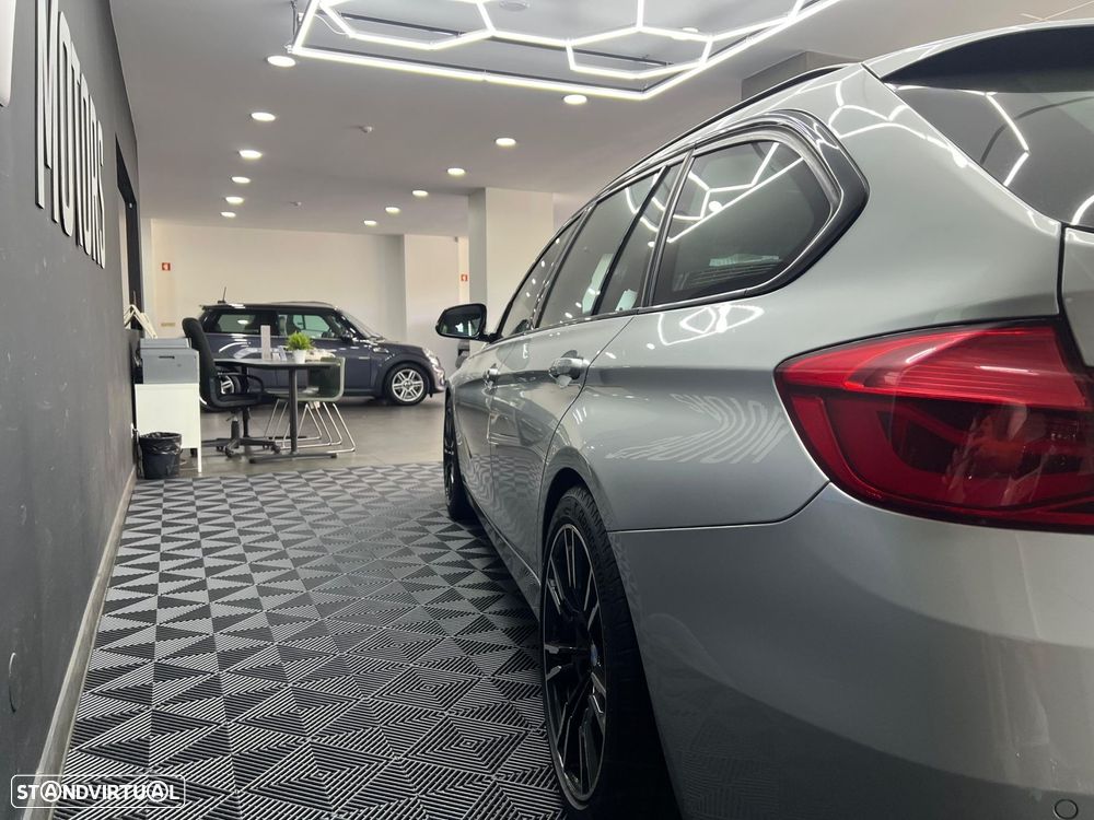 BMW 320 d Touring Pack M - 19