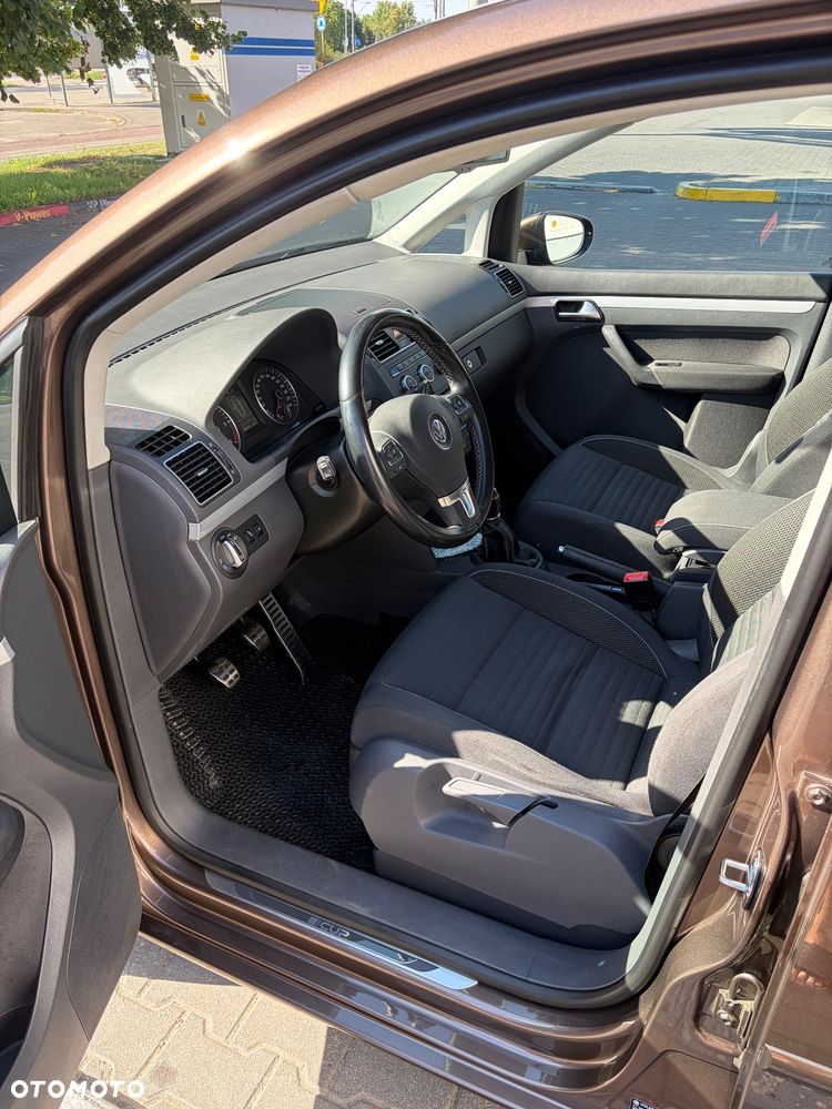 Volkswagen Touran 2.0 TDI DPF BlueMotion Technology Cup - 9
