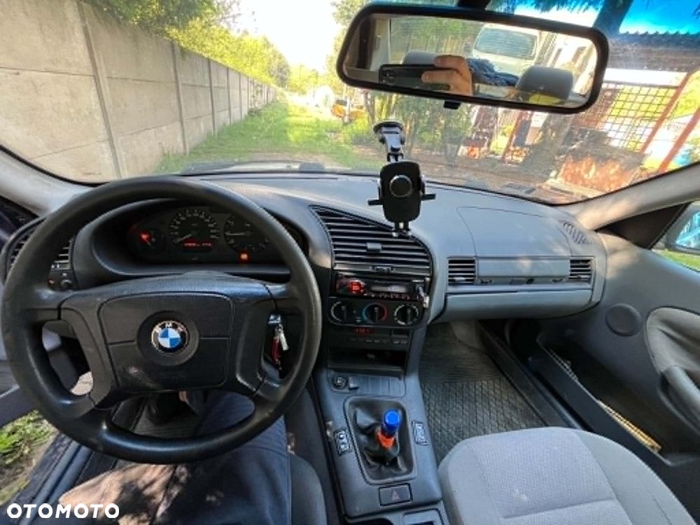 BMW Seria 3 318i - 6