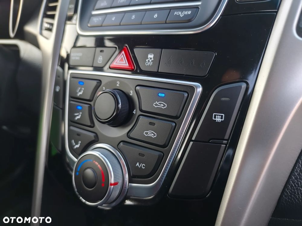 Hyundai i30 blue 1.4 YES Silver - 12