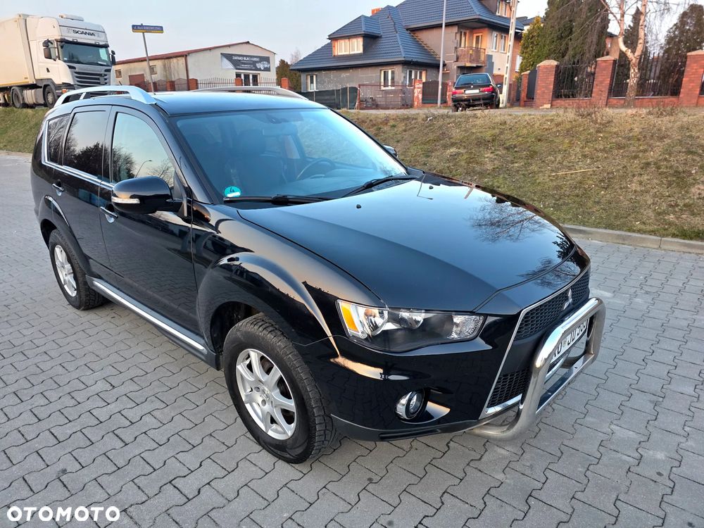 Mitsubishi Outlander - 2