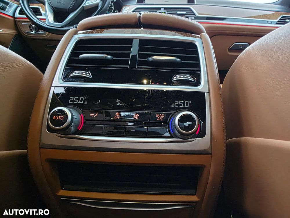 BMW Seria 7 740e iPerformance - 29