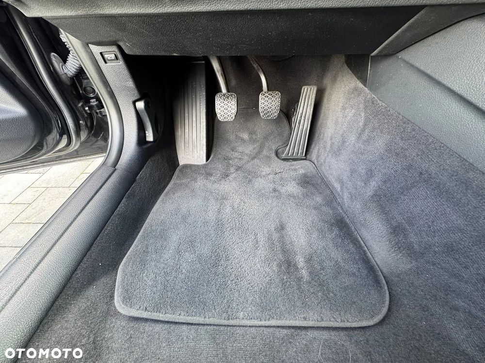 BMW Seria 3 318d Luxury Line - 18
