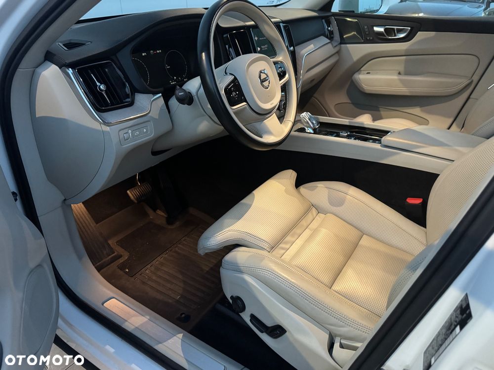 Volvo XC 60 T8 Plug-In Hybrid AWD Inscription - 17