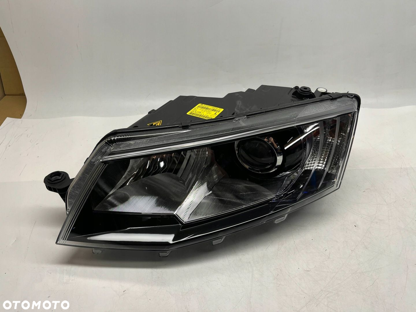 SKODA OCTAVIA 3 2014-2018 REFLEKTOR LAMPA LEWA XENON 5E1941015A - 2