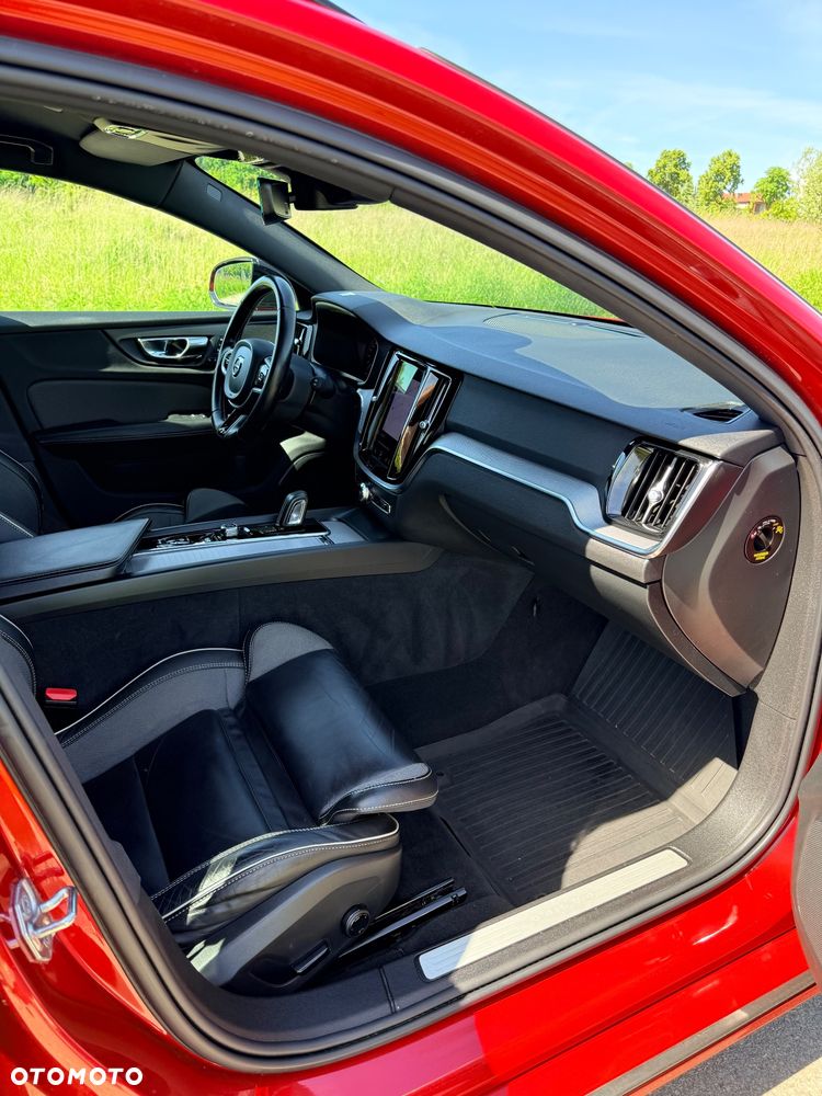 Volvo V60 B4 D R-Design - 27