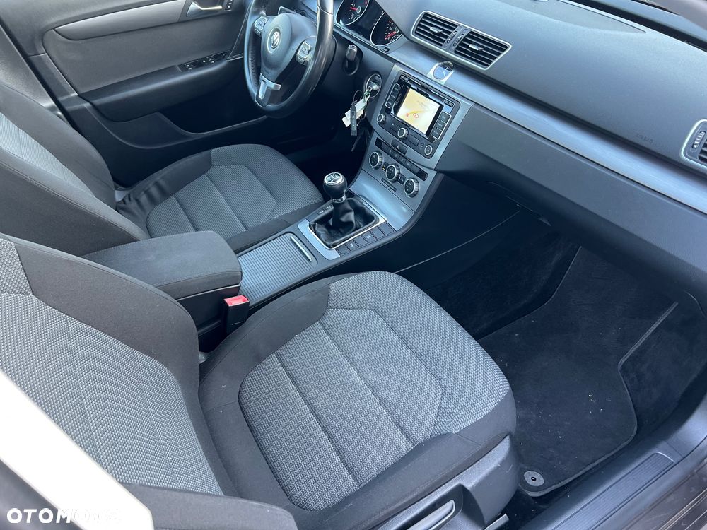 Volkswagen Passat 1.6 TDI BMT Comfortline - 25