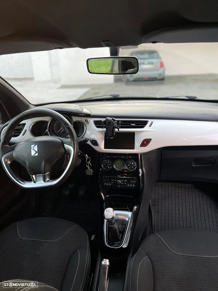 Citroën DS3 1.6 e-HDi So Chic - 12
