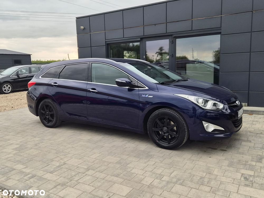 Hyundai i40 Kombi blue 1.6 Family - 2