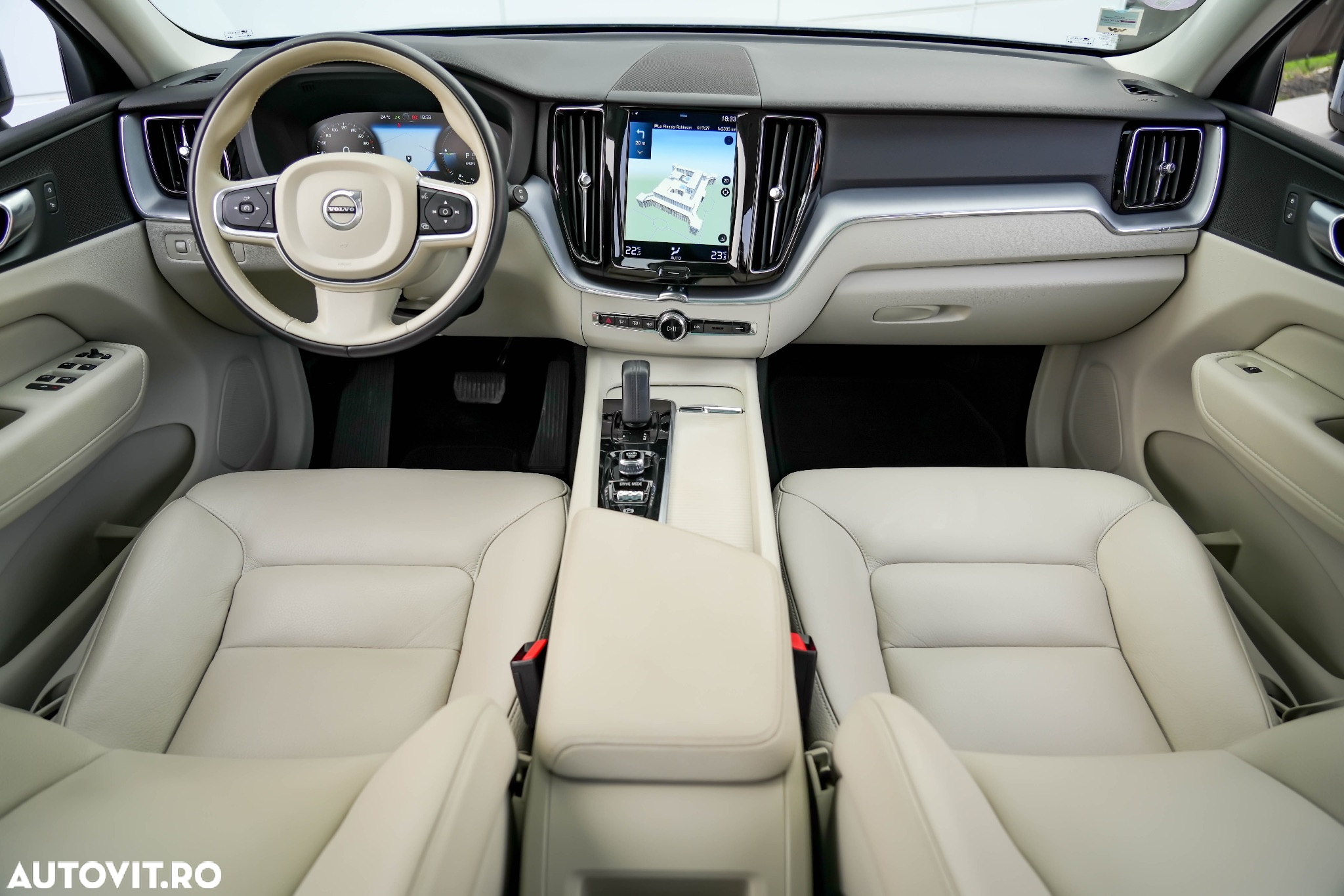 Volvo XC 60 T6 AWD Recharge Geartronic Inscription - 16