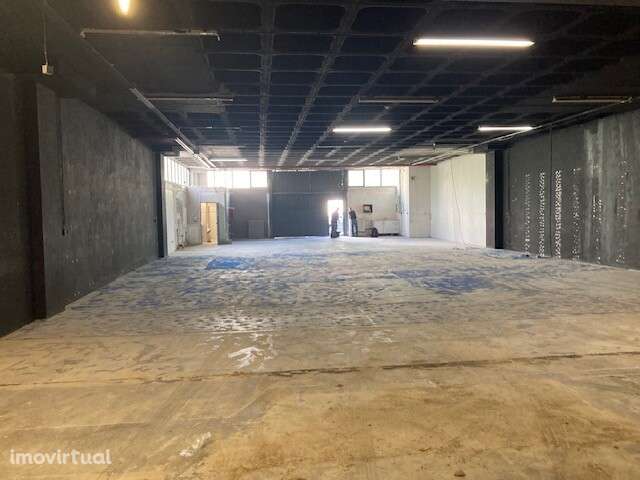 Armazém para arrendar em Massamá - Sintra - Grande imagem: 2/4