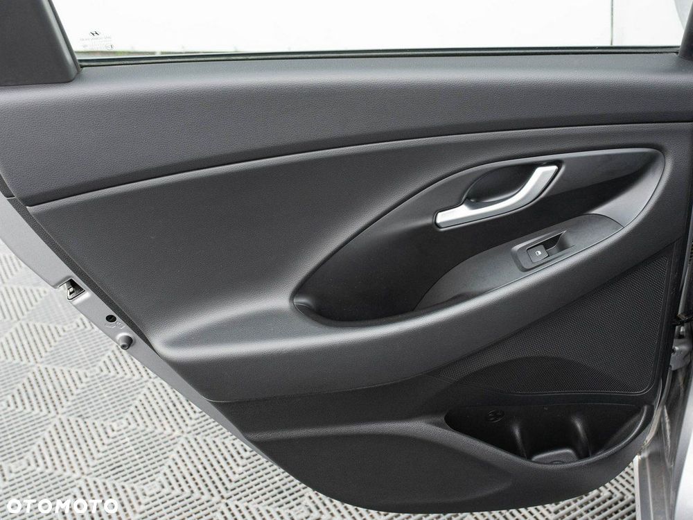 Hyundai i30 1.5 DPI Classic + - 20