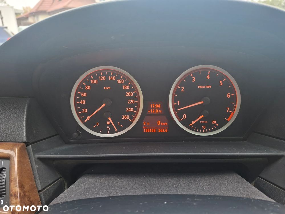 BMW Seria 5 530i - 32