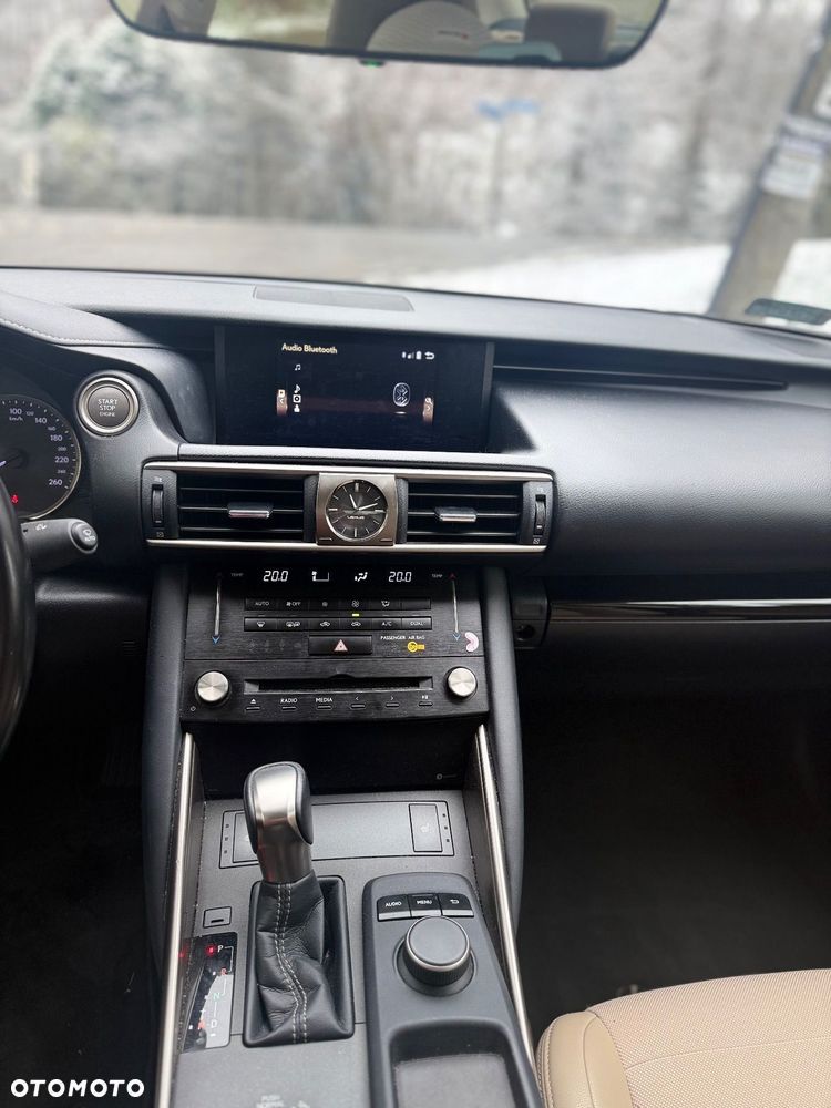 Lexus IS 200t Elegance - 16