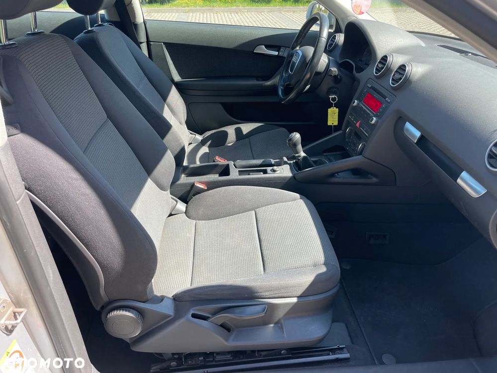 Audi A3 3-drzwiowe 1.6 FSI Attraction - 13