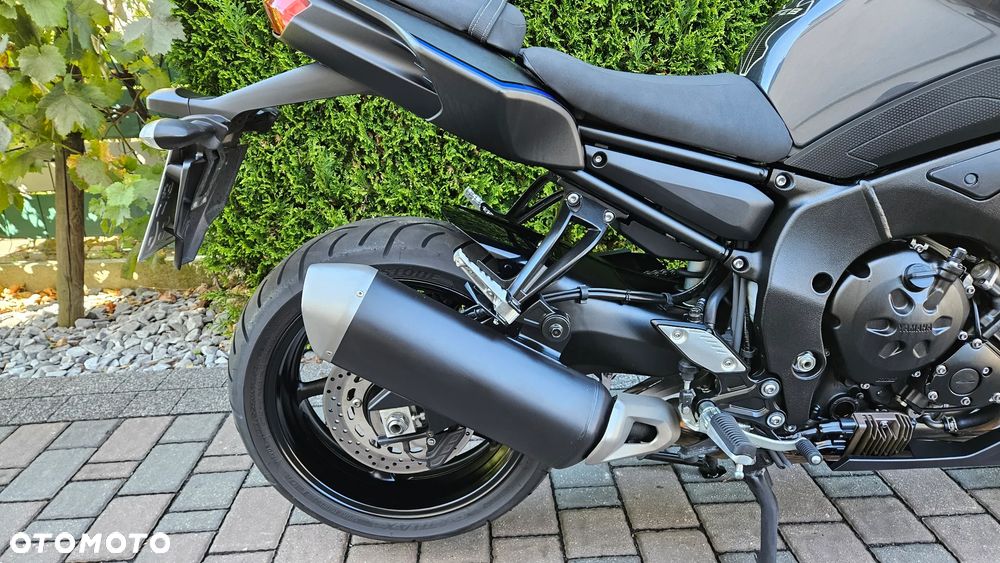 Yamaha FZ8 - 11