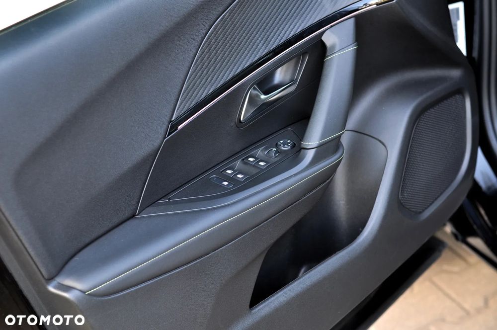 Peugeot 2008 1.2 PureTech GT S&S EAT8 - 17