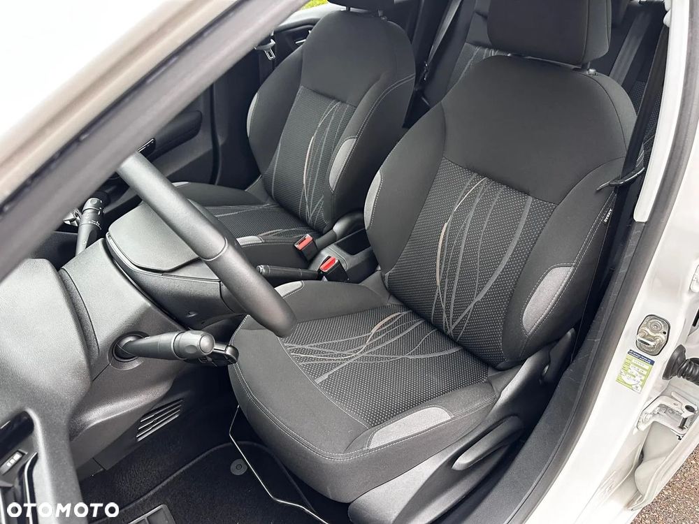 Peugeot 208 - 28