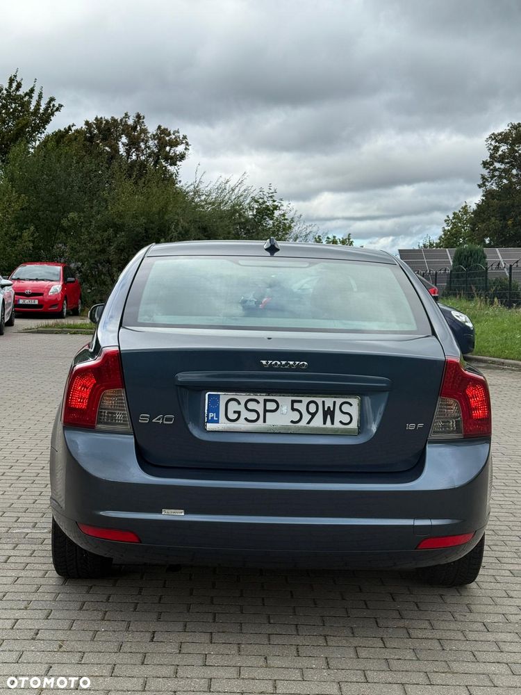 Volvo S40 1.8 Momentum - 5
