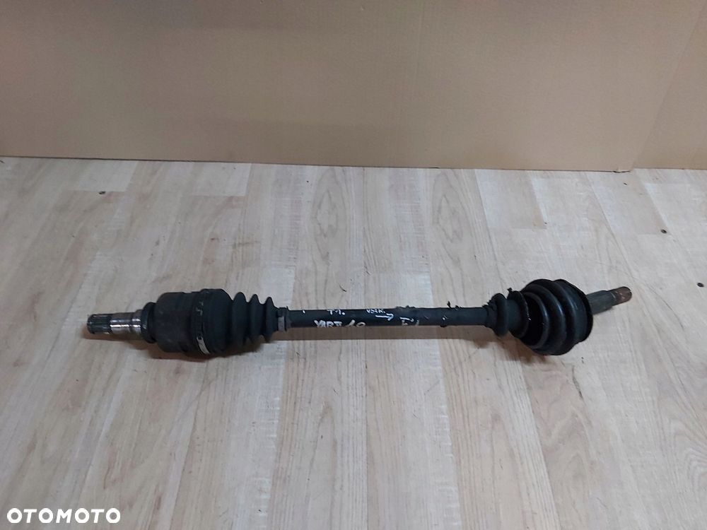 Toyota Yaris II półoś lewa 1,0 - 1