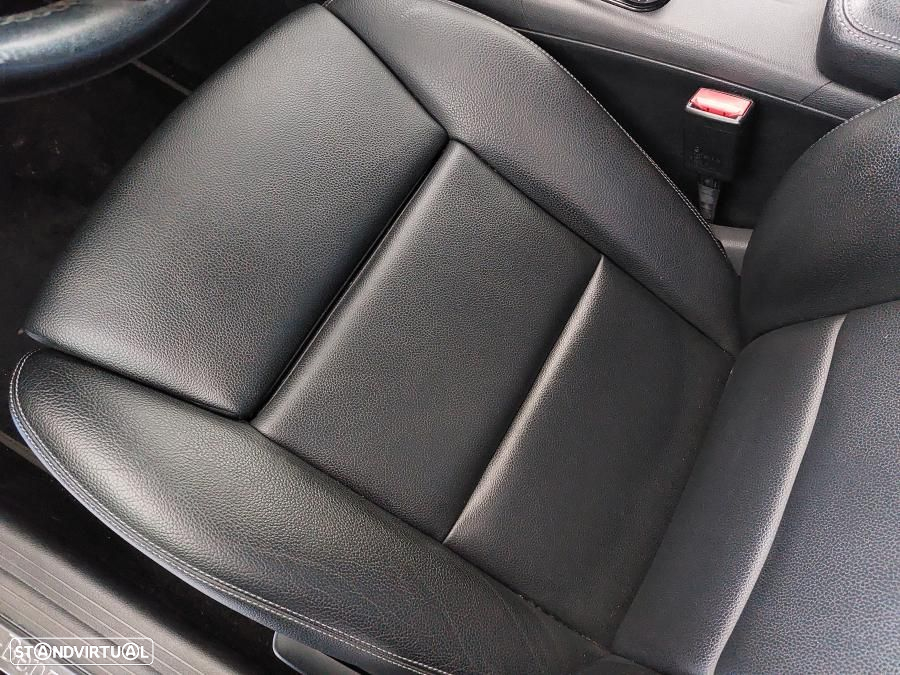 Mercedes-Benz GLA 180 Urban - 38