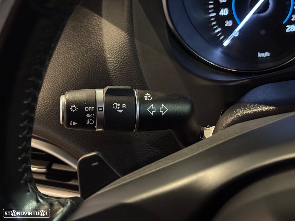 Jaguar XE 2.0 D R-Dynamic HSE - 11